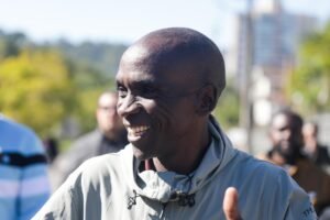 Considerado o maior maratonista de todos os tempos, o bicampeão olímpico foi recebido por cerca de 150 crianças e adolescentes das comunidades dos bairros Bom Jesus e Morro Santana. 📸: Pedro Piegas