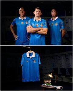 O design do novo equipamento esportivo destaca a forte presença da cor azul, sendo detalhado por finas listras ao longo de todo o tecido. Foto: Divulgação 